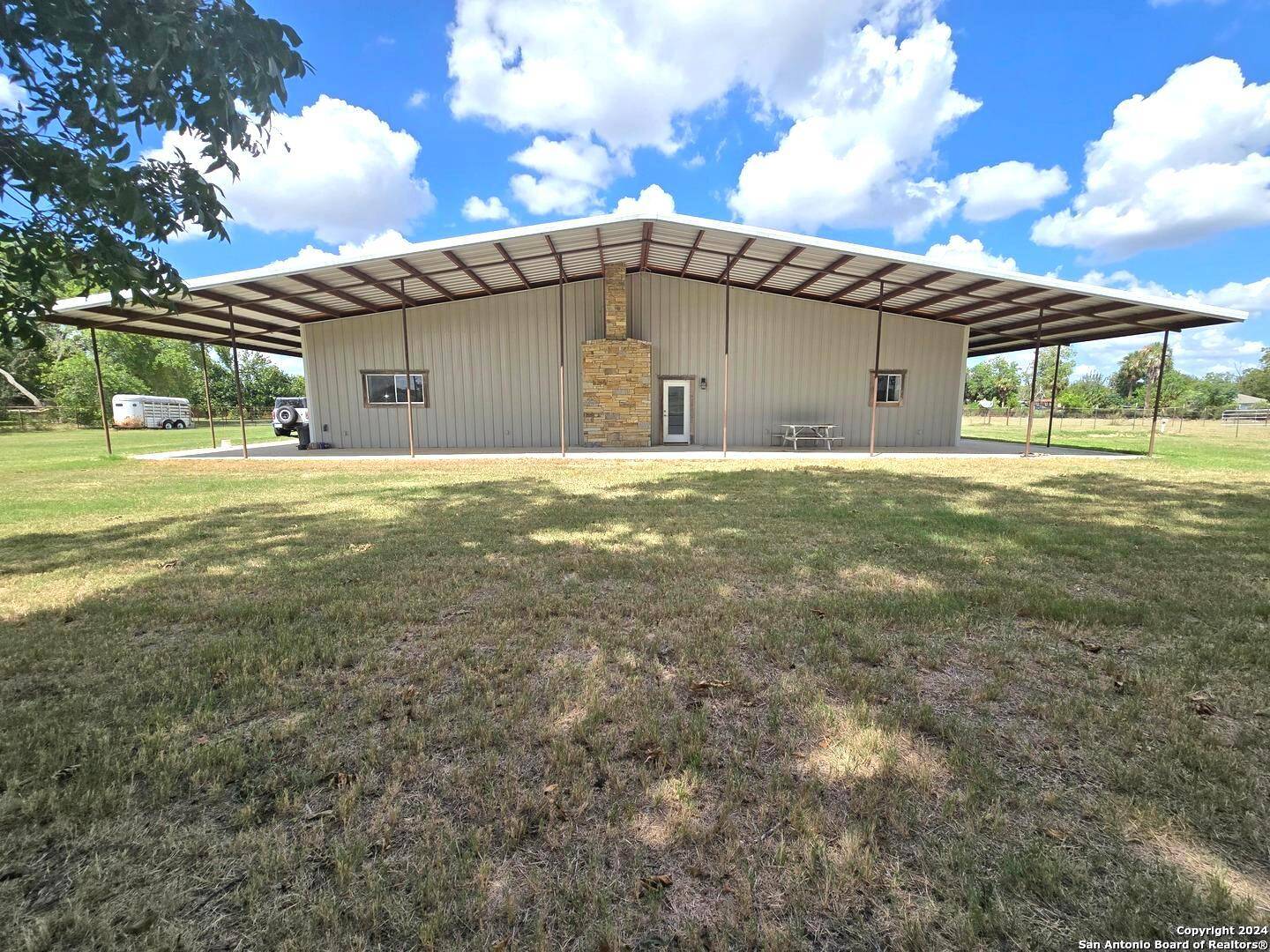 Atascosa, TX 78002,14929 WISDOM RD