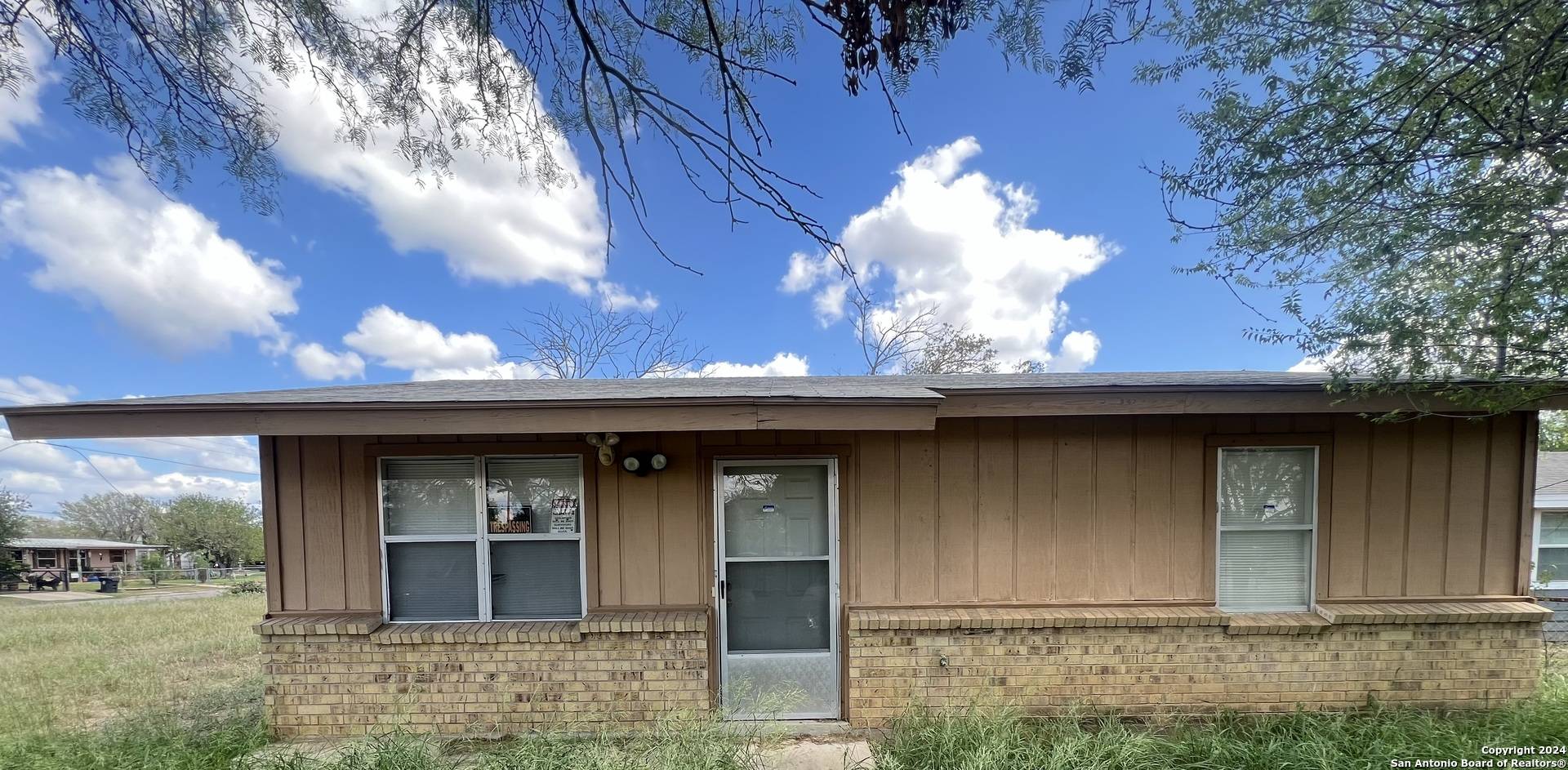 Carrizo Springs, TX 78834-2939,405 14TH ST