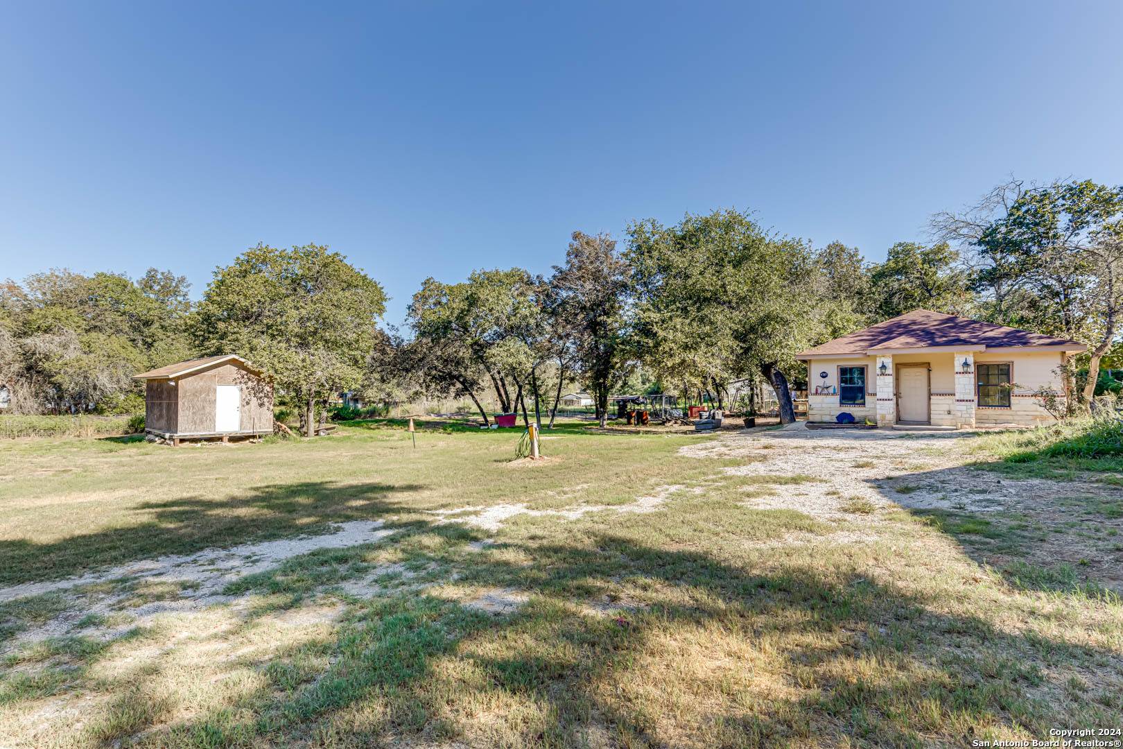 Elmendorf, TX 78112-6168,4319 NEW MATHIS RD