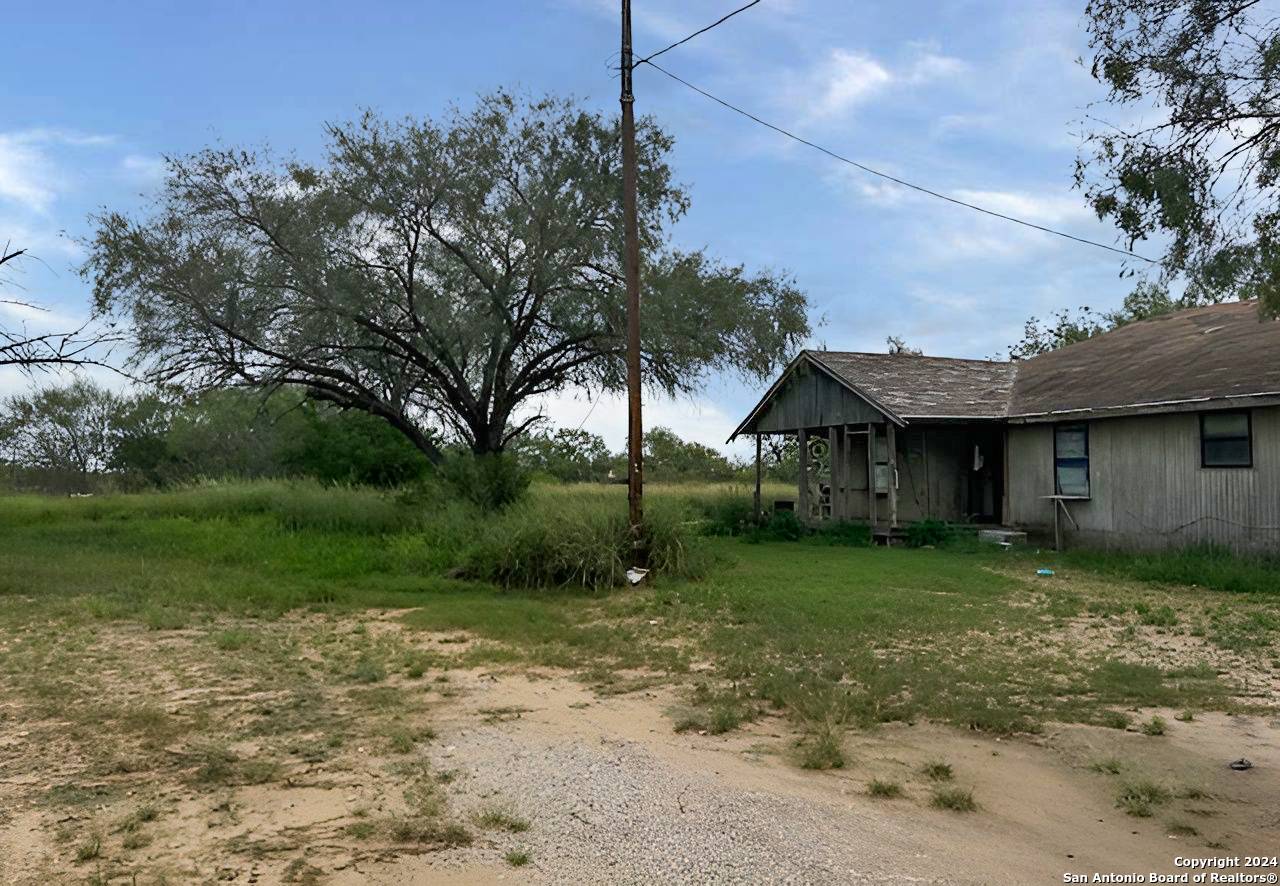 Christine, TX 78012,606 AVENUE J