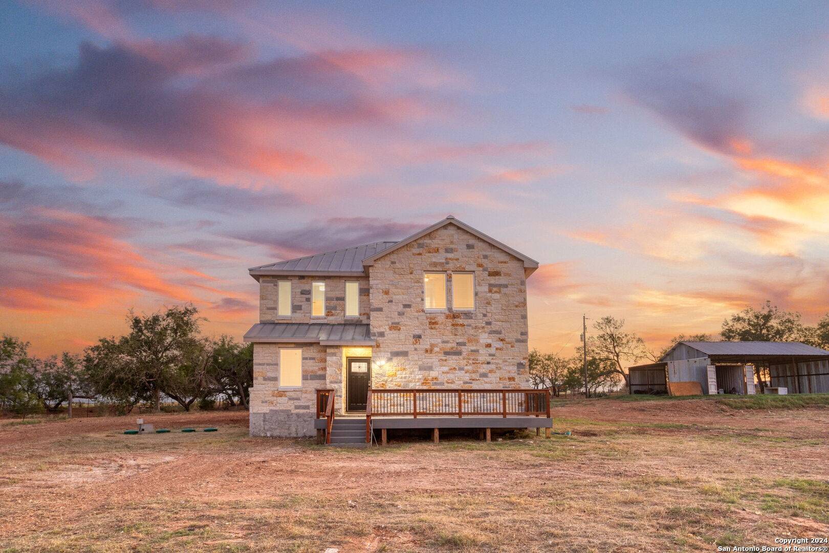 Floresville, TX 78114-5184,288 COUNTY ROAD 105