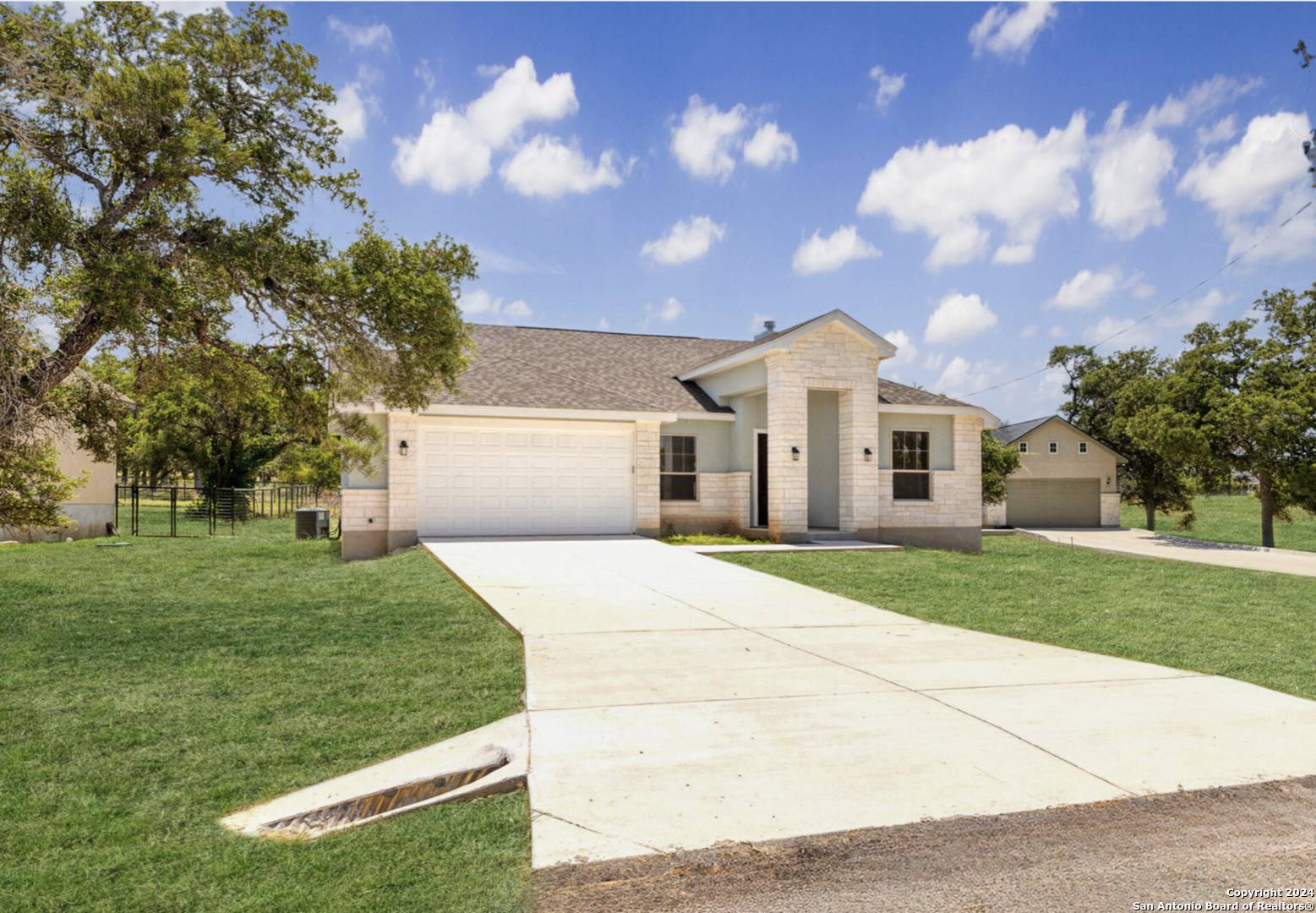 Blanco, TX 78606,135 N Lon Price