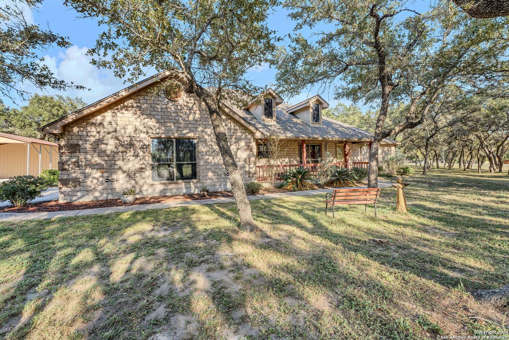 La Vernia, TX 78121-5687,212 LEGACY TRAIL DR