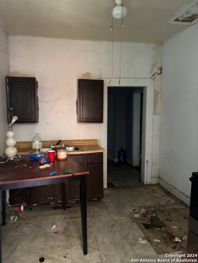 San Antonio, TX 78212,939 W MYRTLE ST