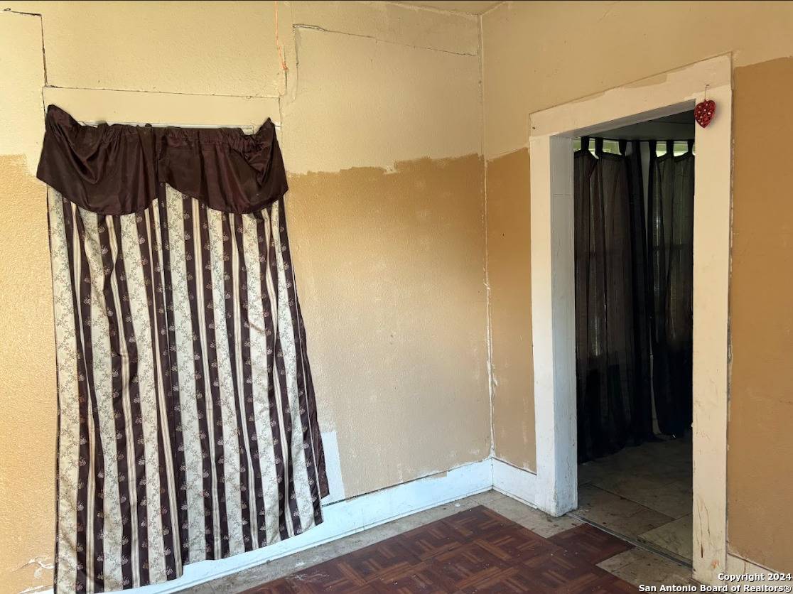 San Antonio, TX 78212,939 W MYRTLE ST