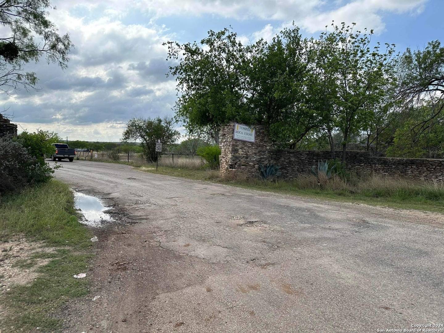 Uvalde, TX 78801,380 Doe Lane