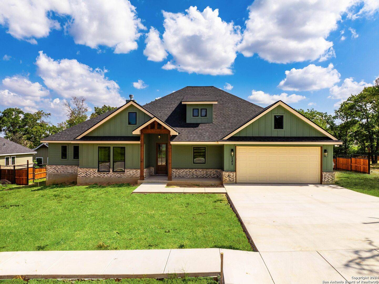 La Vernia, TX 78121,121 LAUREL HEIGHTS