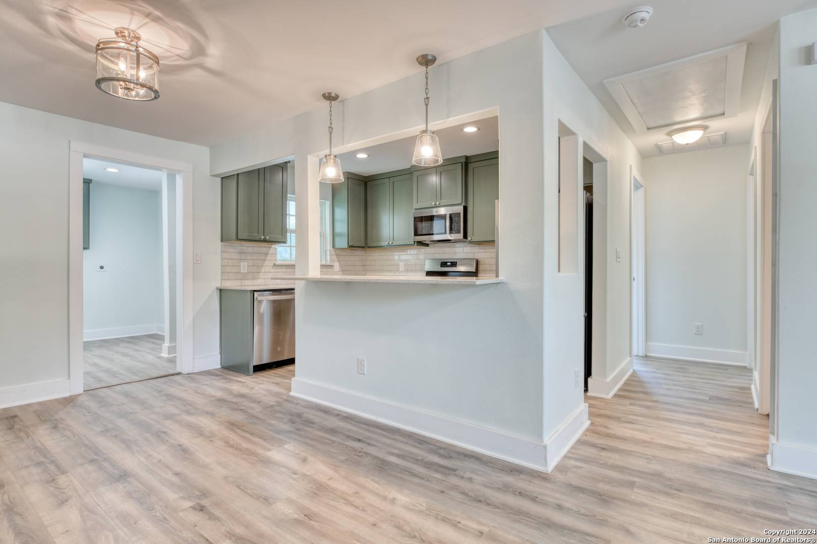 New Braunfels, TX 78130-6758,2293 W MILL ST