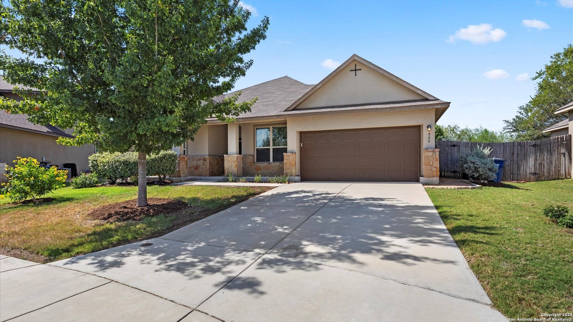 New Braunfels, TX 78132-5272,520 MEADOW WIND