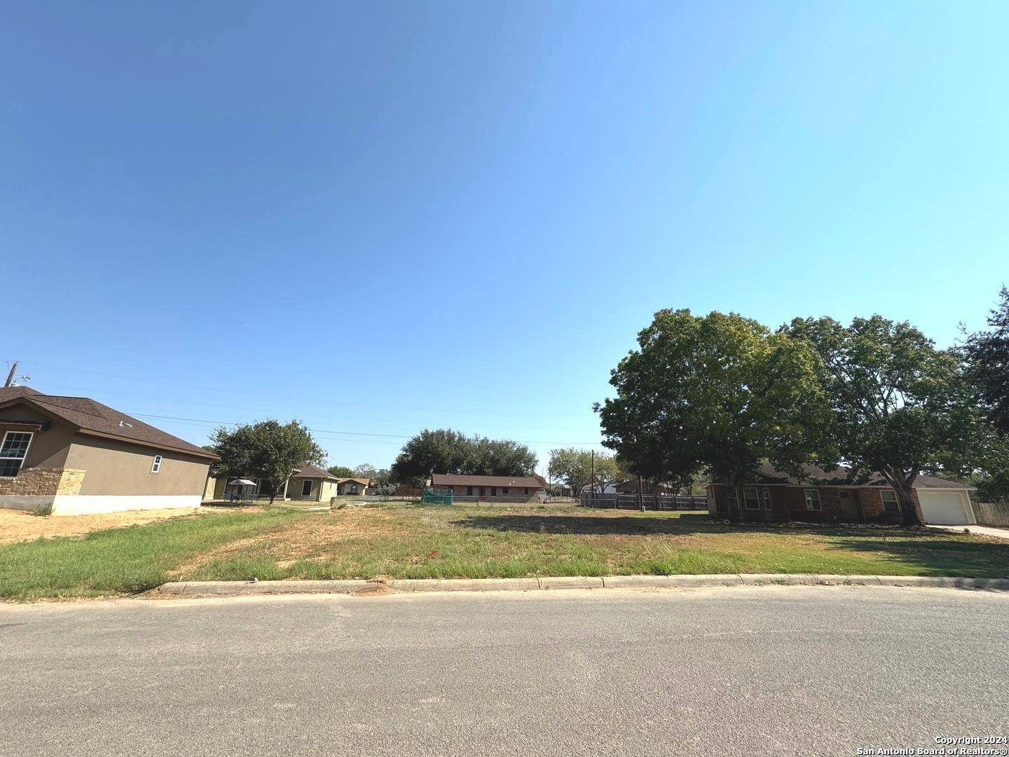 Floresville, TX 78114,1117 Iris Crescent