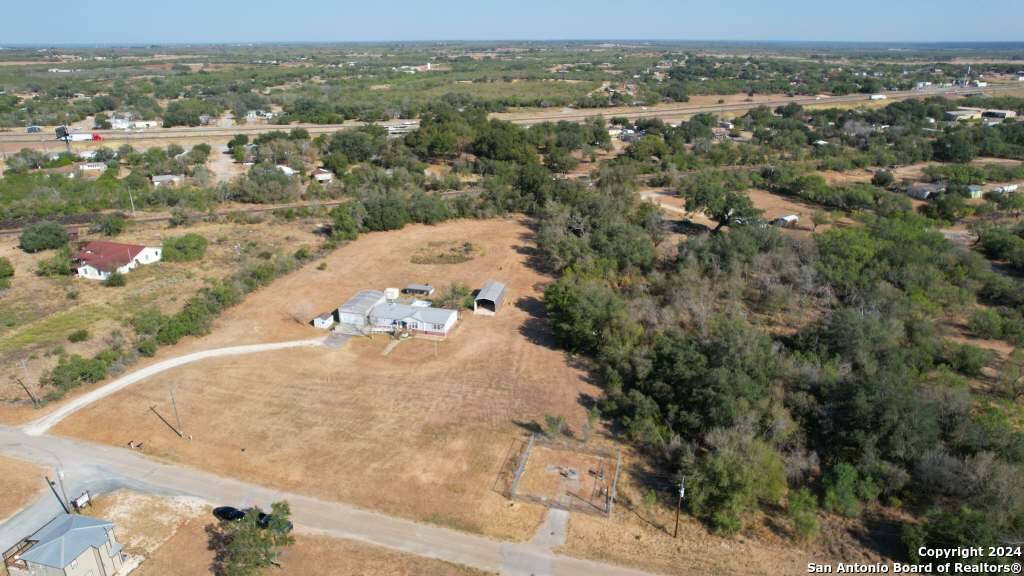 Moore, TX 78057,337 COUNTY ROAD 2518