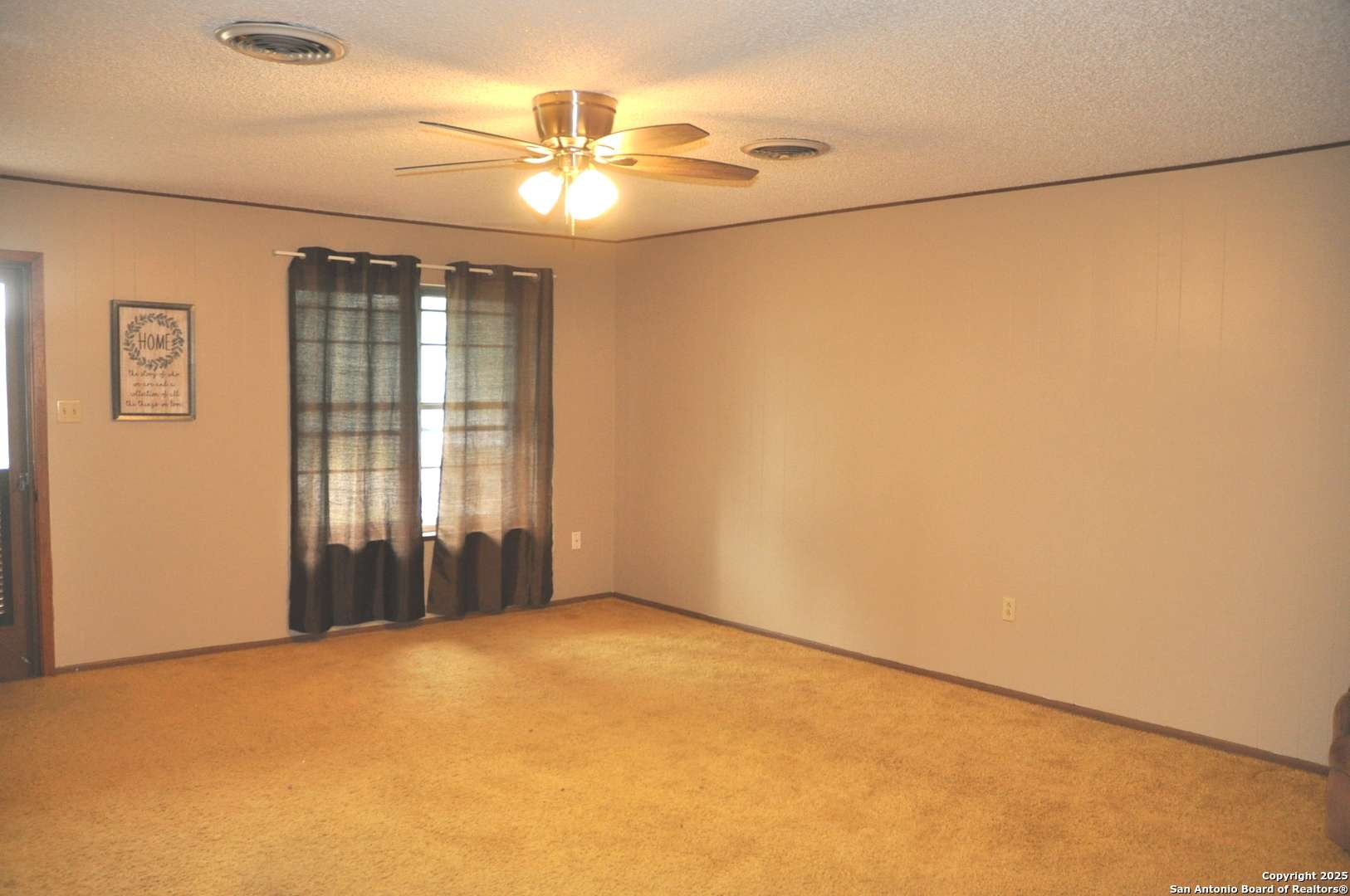Devine, TX 78016-2957,105 SAYERS DR