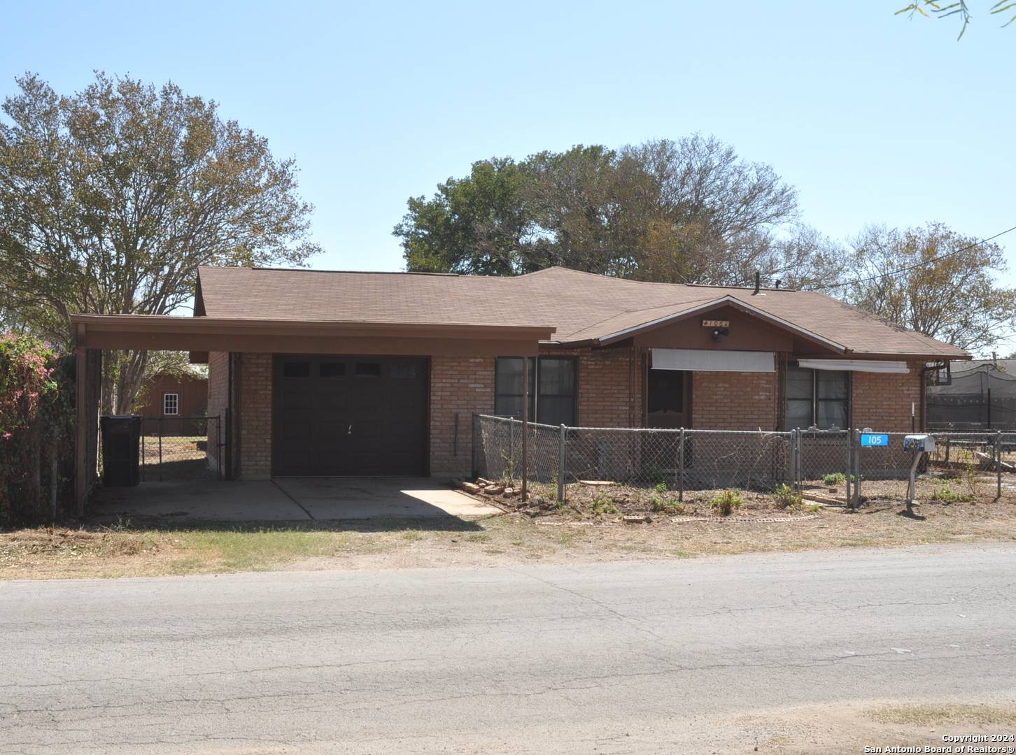 Devine, TX 78016-2957,105 SAYERS DR