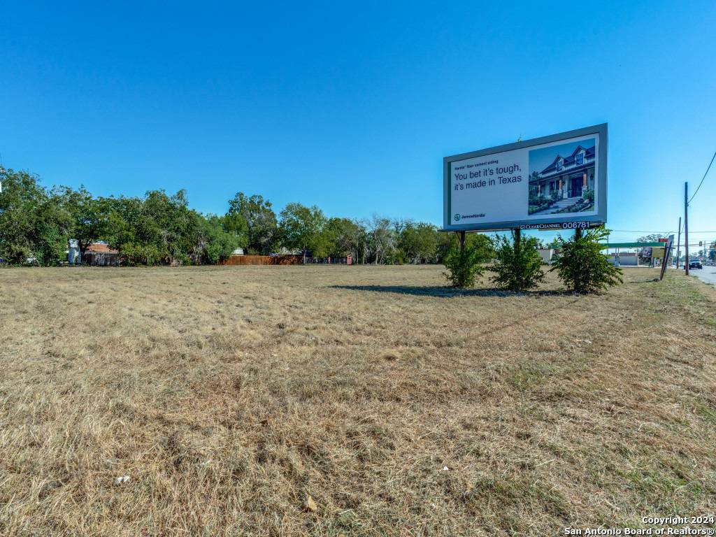 Seguin, TX 78155,0 E Kingsbury