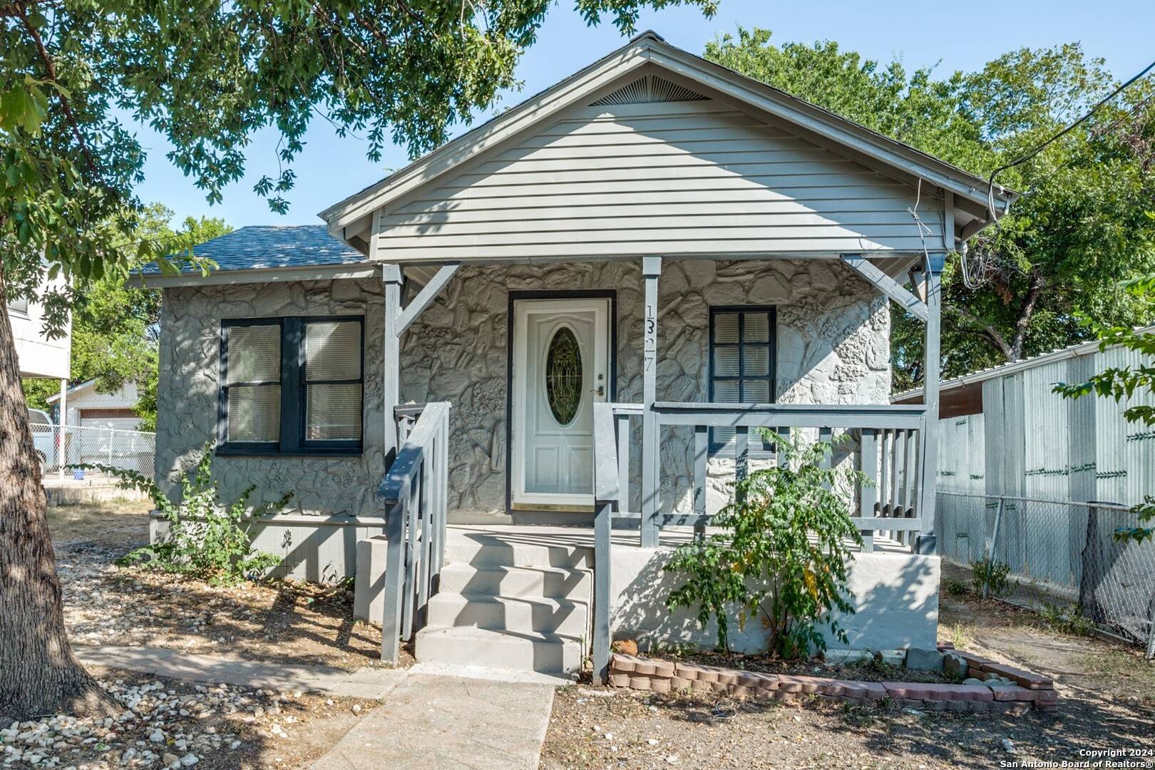 San Antonio, TX 78210-3733,1327 BAILEY AVE