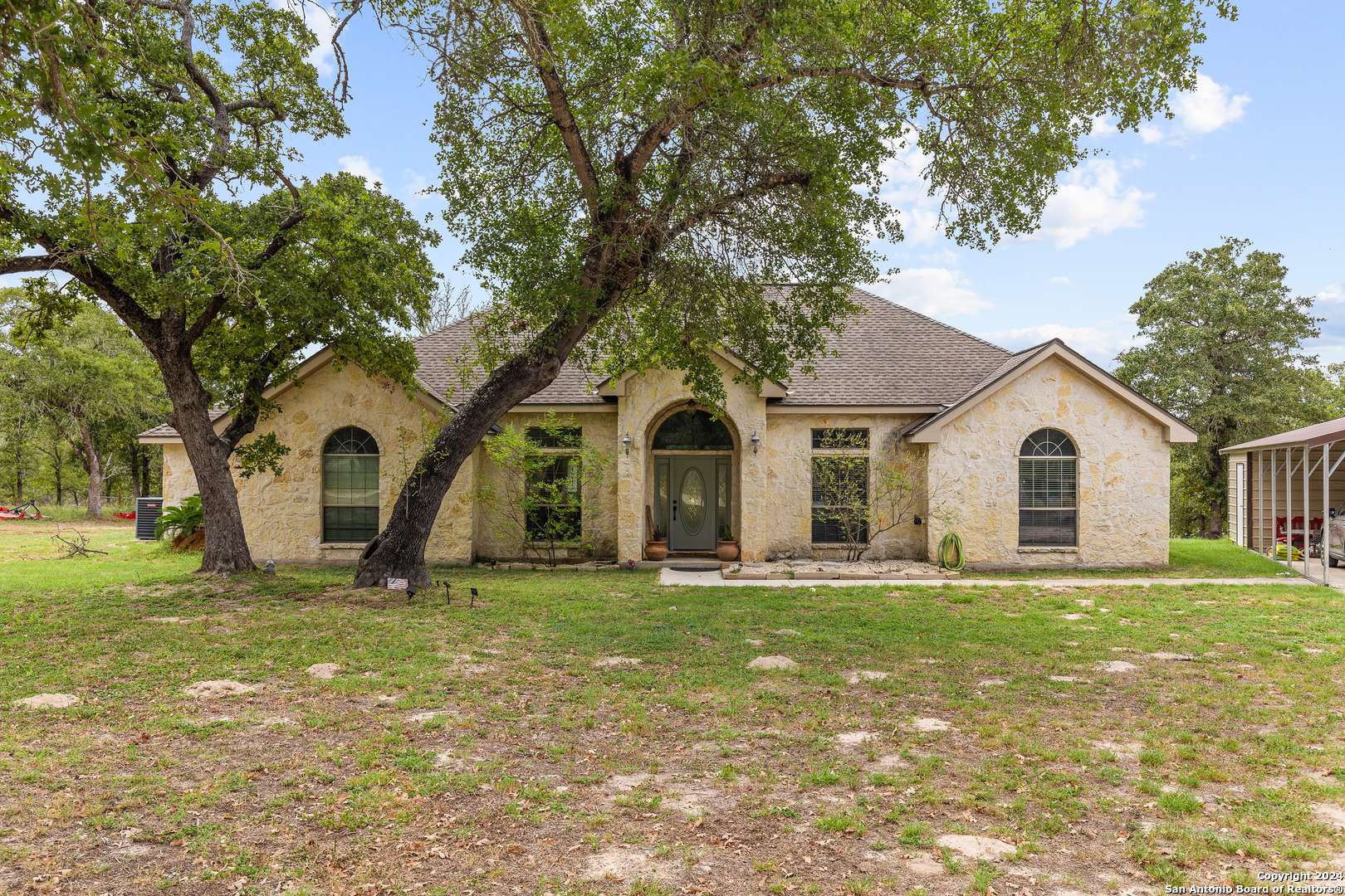 La Vernia, TX 78121-5229,332 POLLY LANE