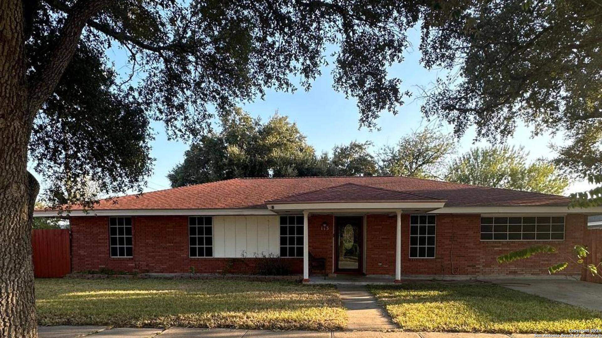 Sinton, TX 78387,113 Merriman St