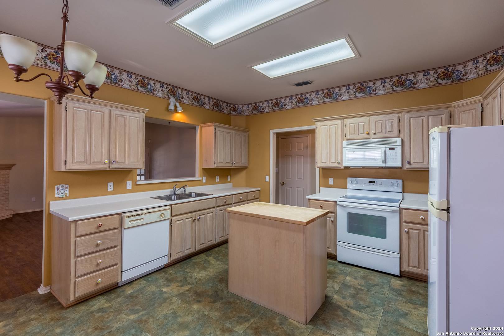Kerrville, TX 78028,237 los cedros