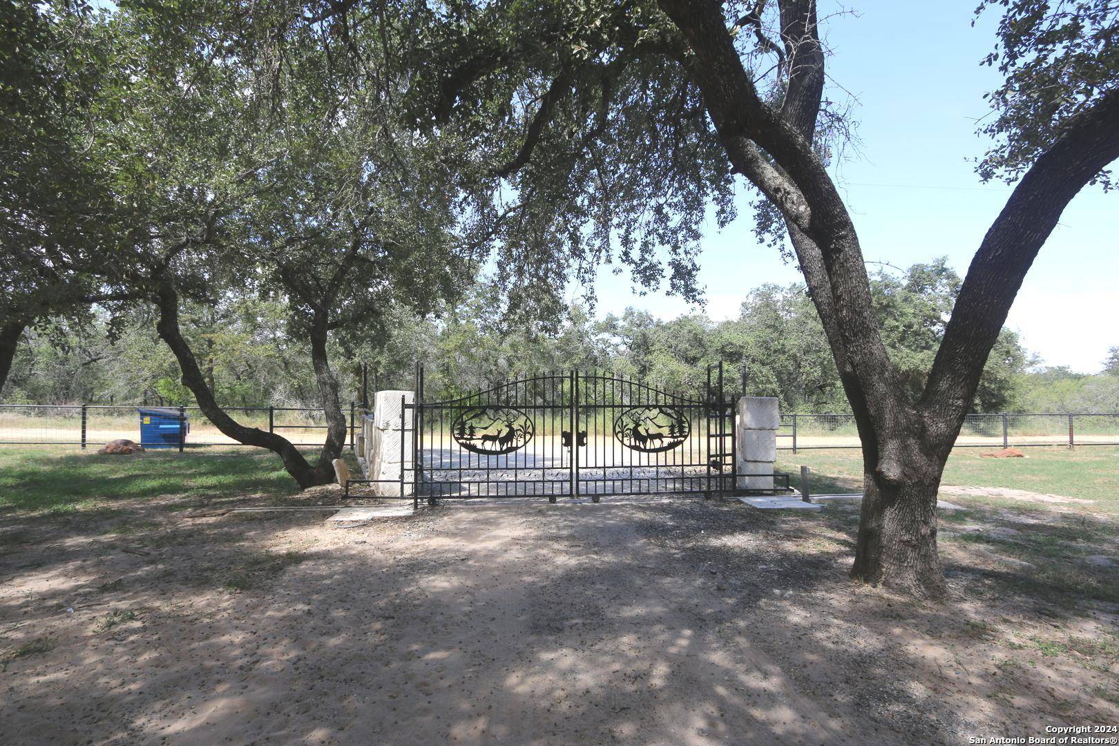 Elmendorf, TX 78112,21149 IH 37S #14