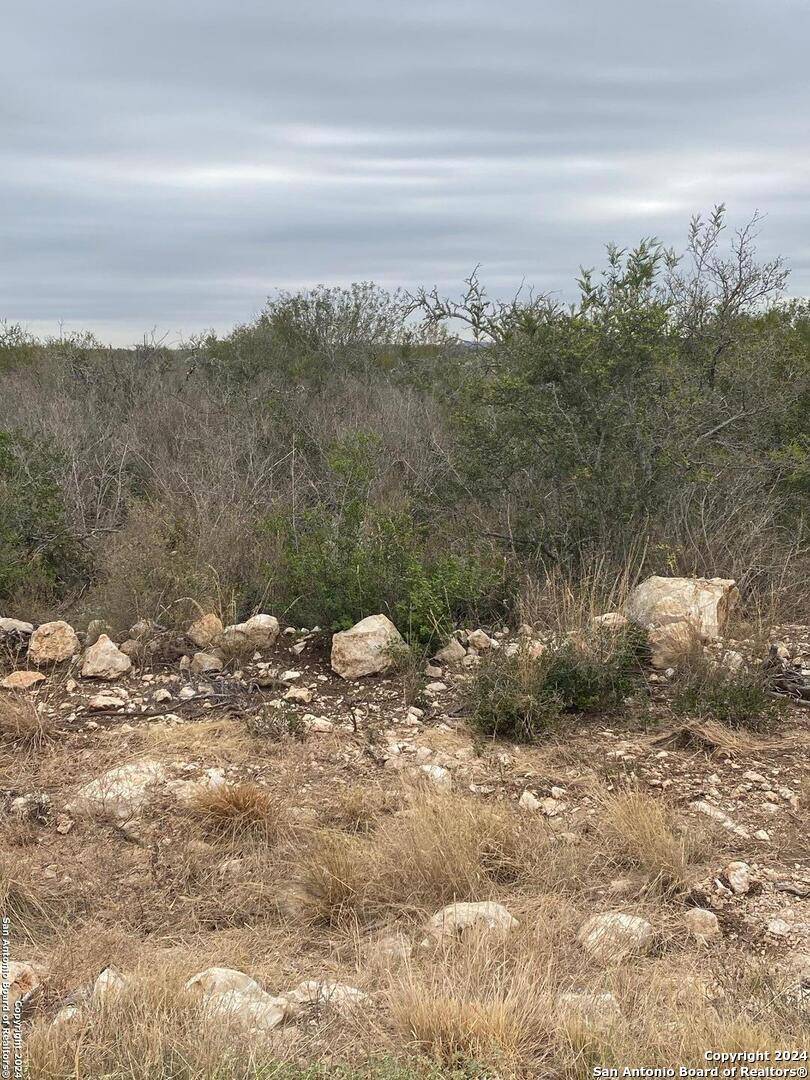 Uvalde, TX 78801,644 LEGEND HILLS RD