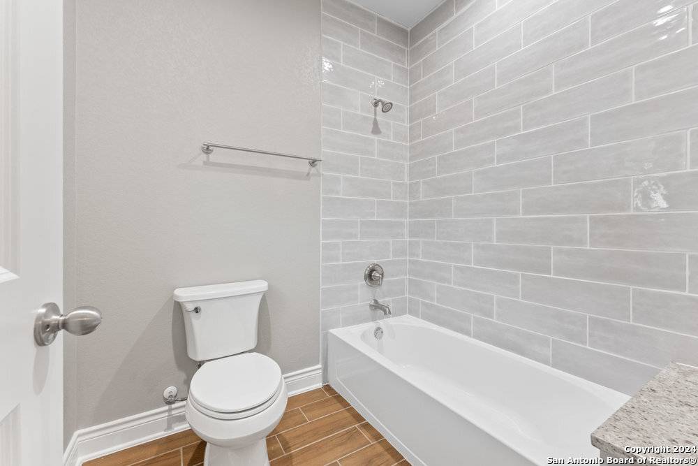 Natalia, TX 78059,401 AUBREY ST