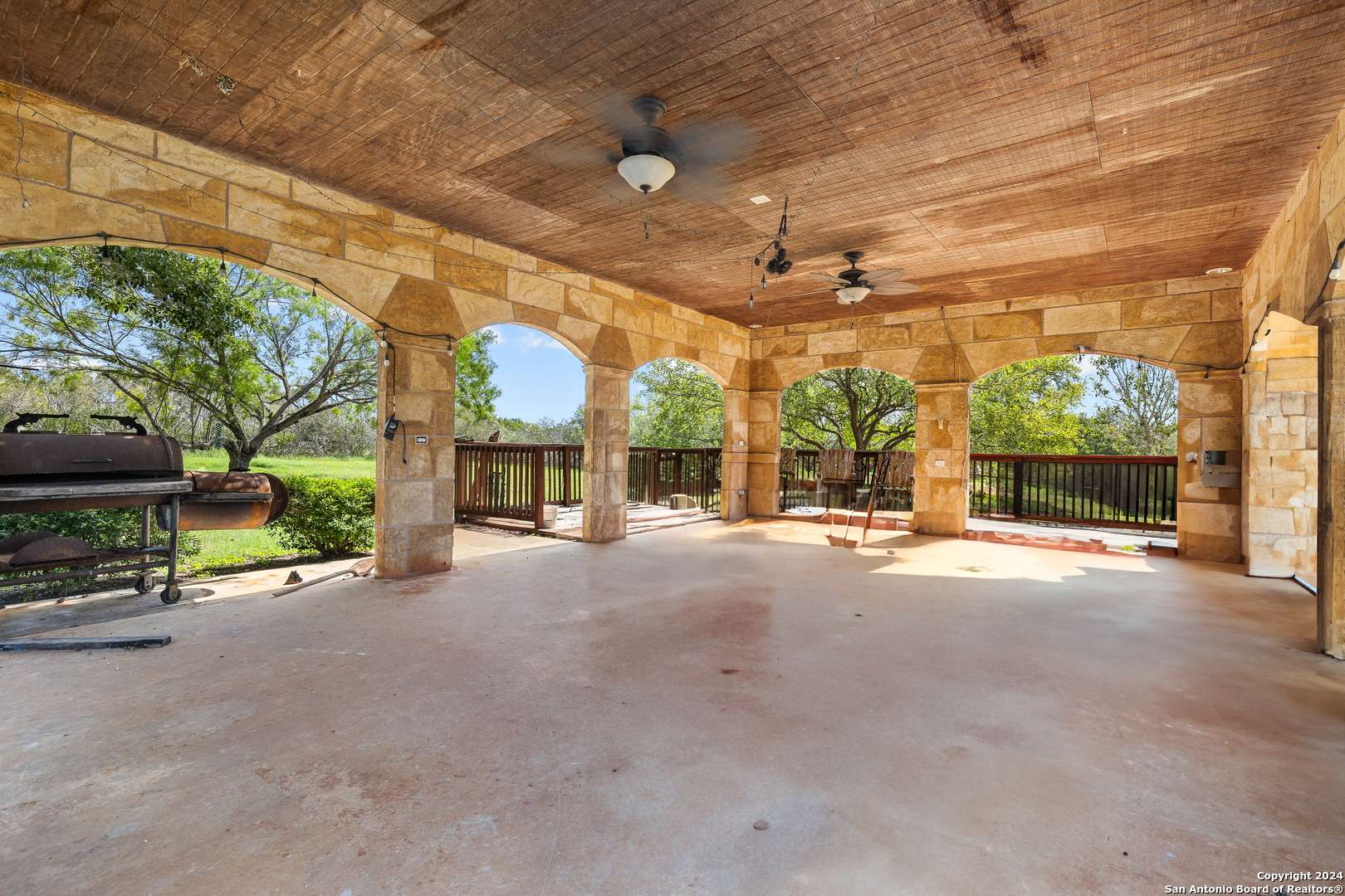 La Vernia, TX 78121-4259,424 HOMECREST DR