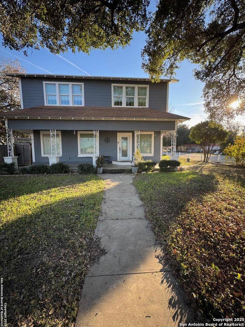 Three Rivers, TX 78071,300 Church St