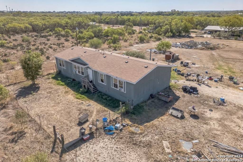 Devine, TX 78016-5227,135 COUNTY ROAD 771