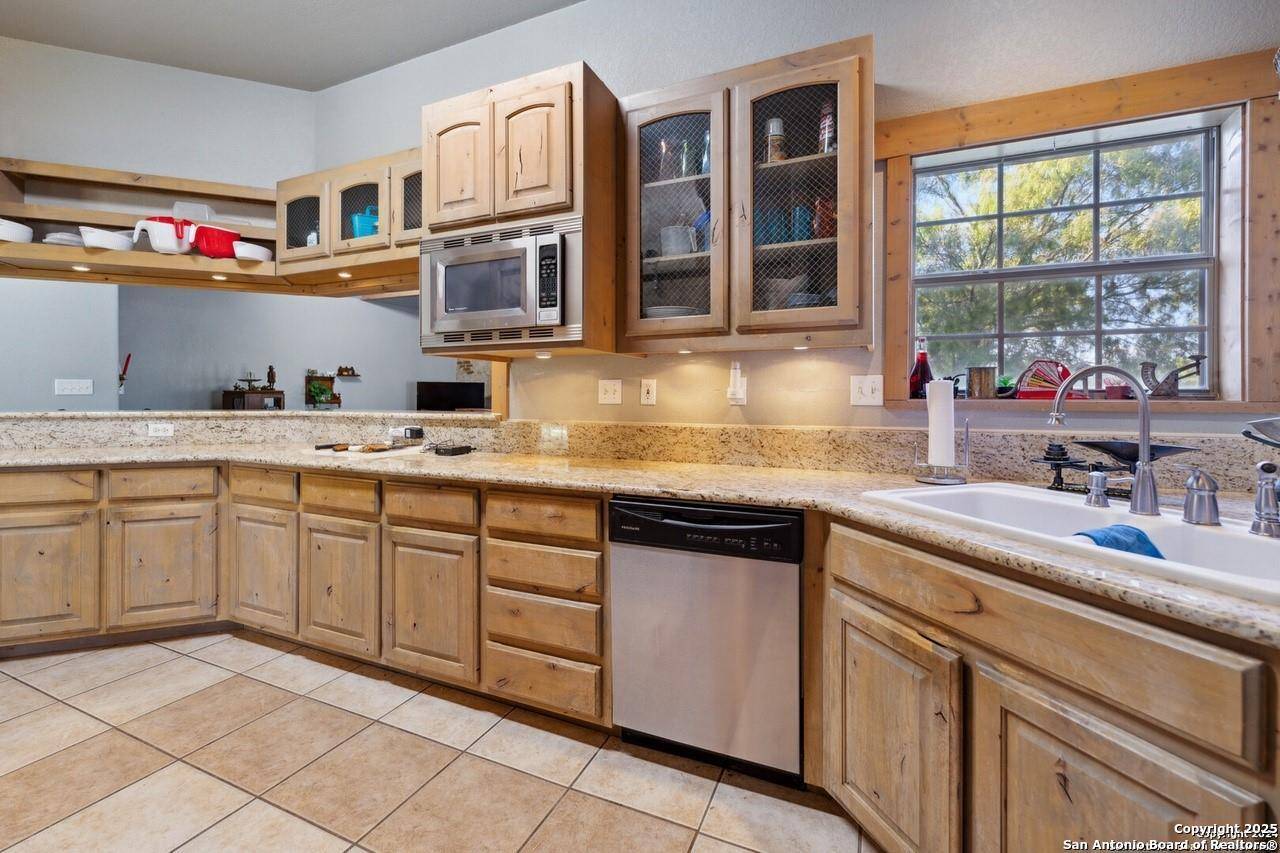 Jourdanton, TX 78026,6170 County Road 332
