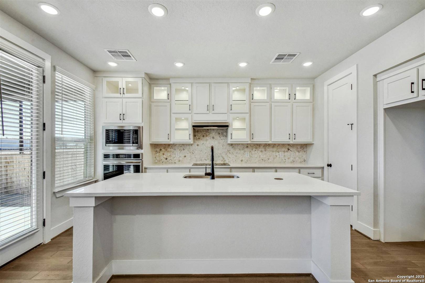 Castroville, TX 78009,111 Chinkapin Oak