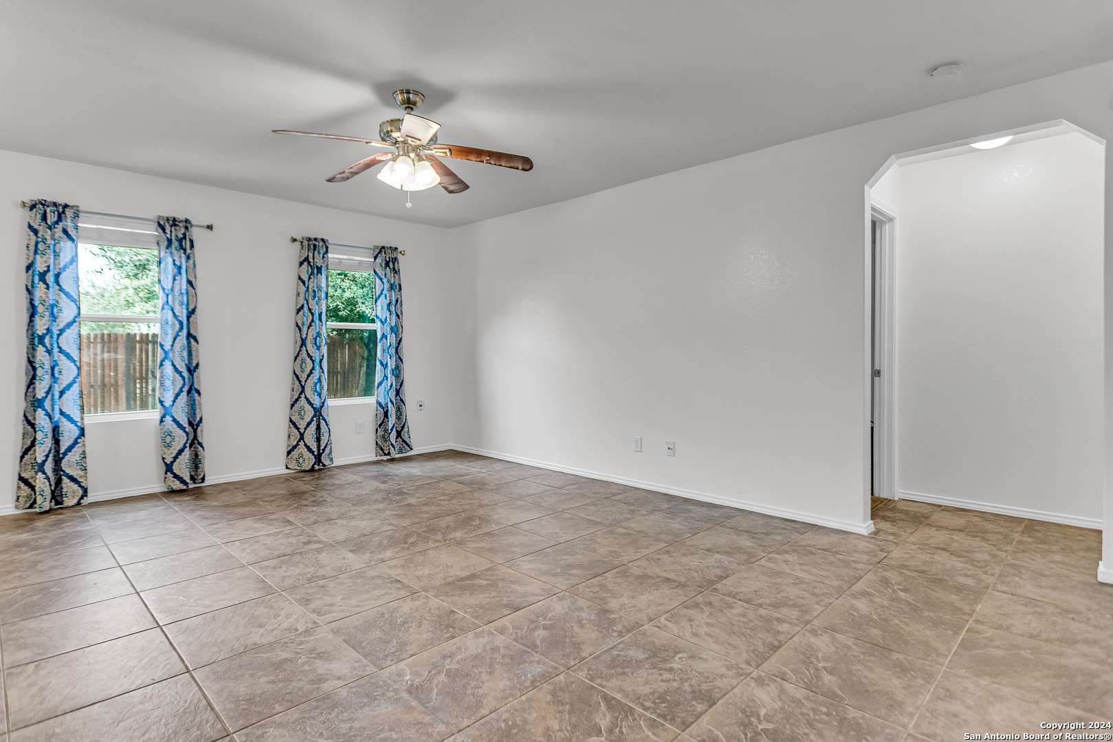 Selma, TX 78154-3916,16215 GALLOPING OAK KNOLL