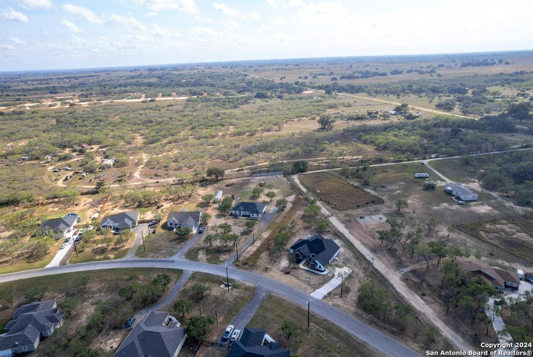 Floresville, TX 78114,116 HIDDEN RANCH CT