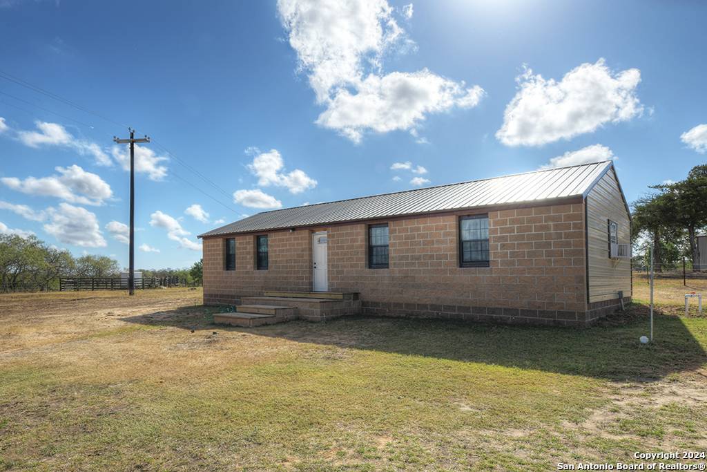 Stockdale, TX 78160,3067 CR 442