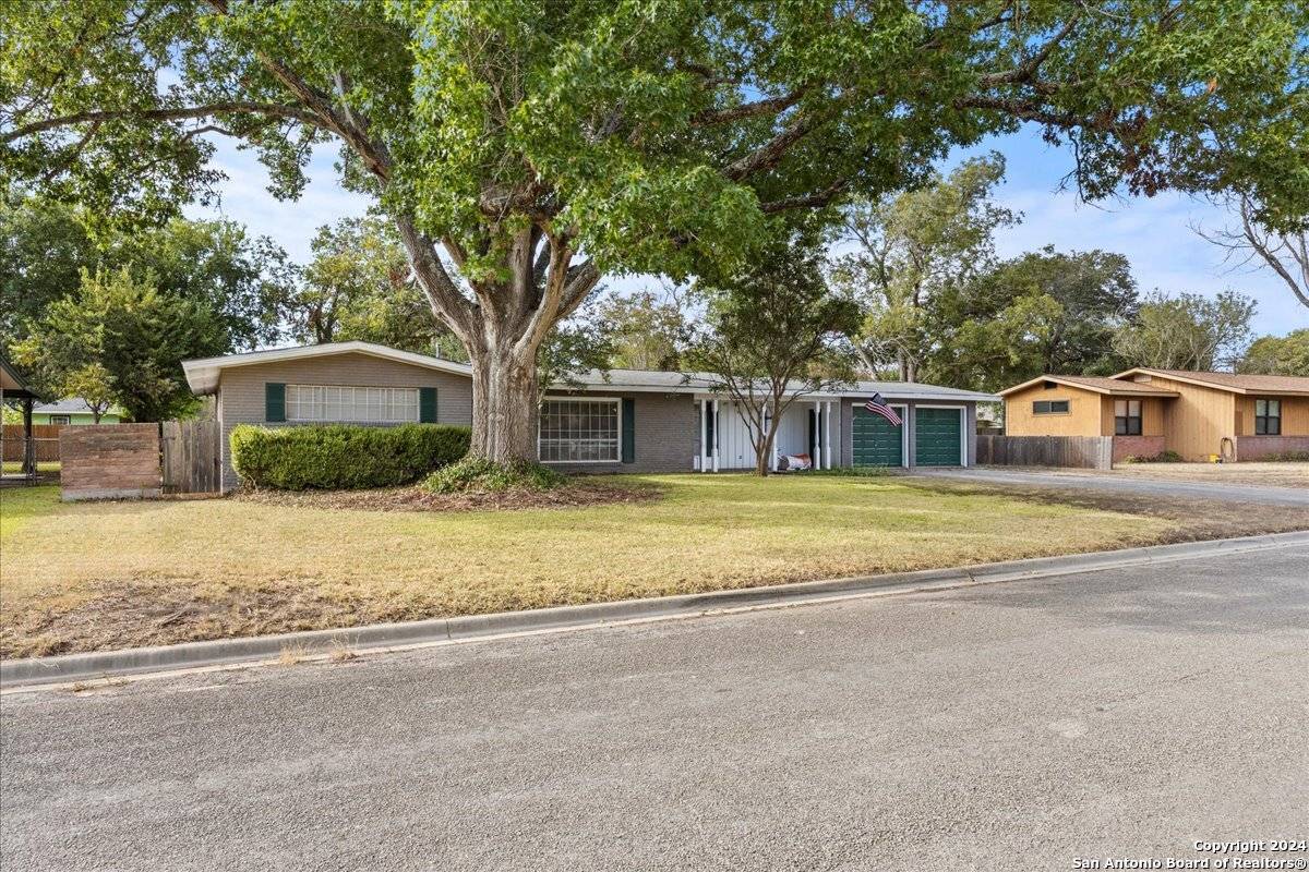 Seguin, TX 78155,1415 Dove Lane