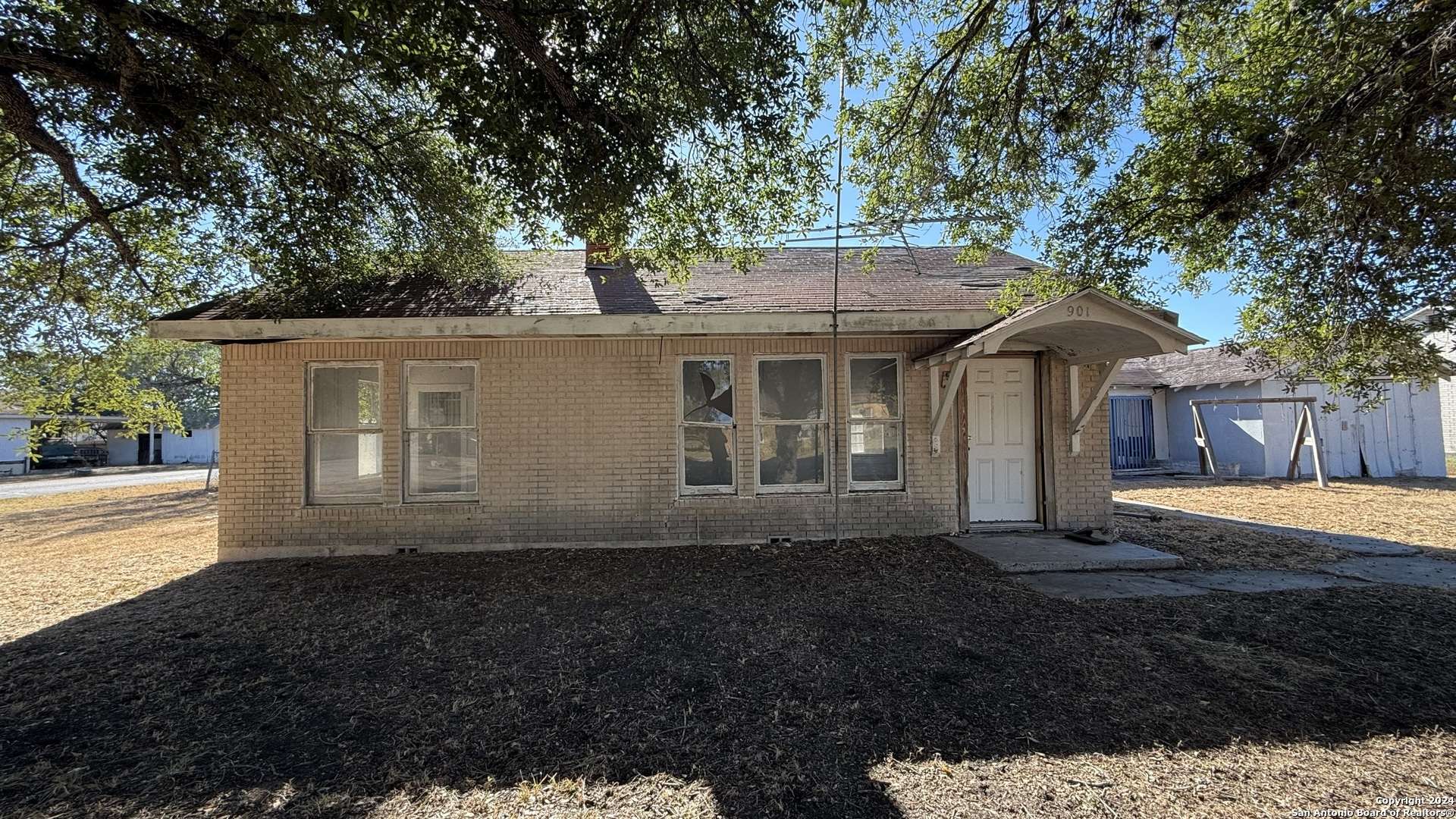 George West, TX 78022,901 Bowie St