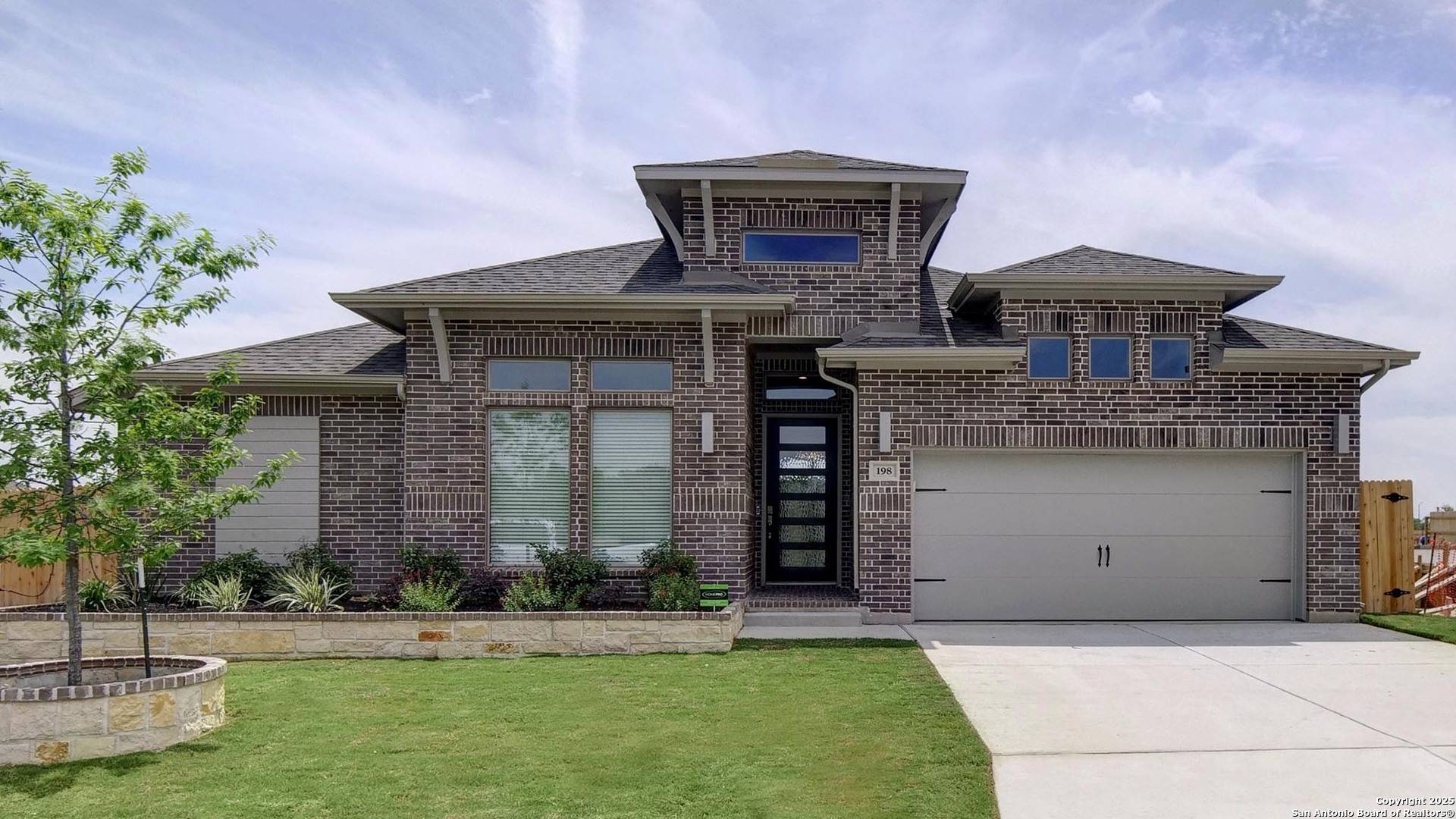 Castroville, TX 78009,198 Lacey Oak