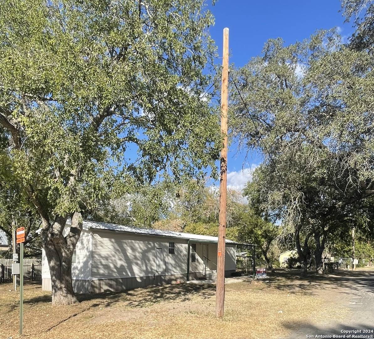 Sabinal, TX 78801,200 DUNLAP ST