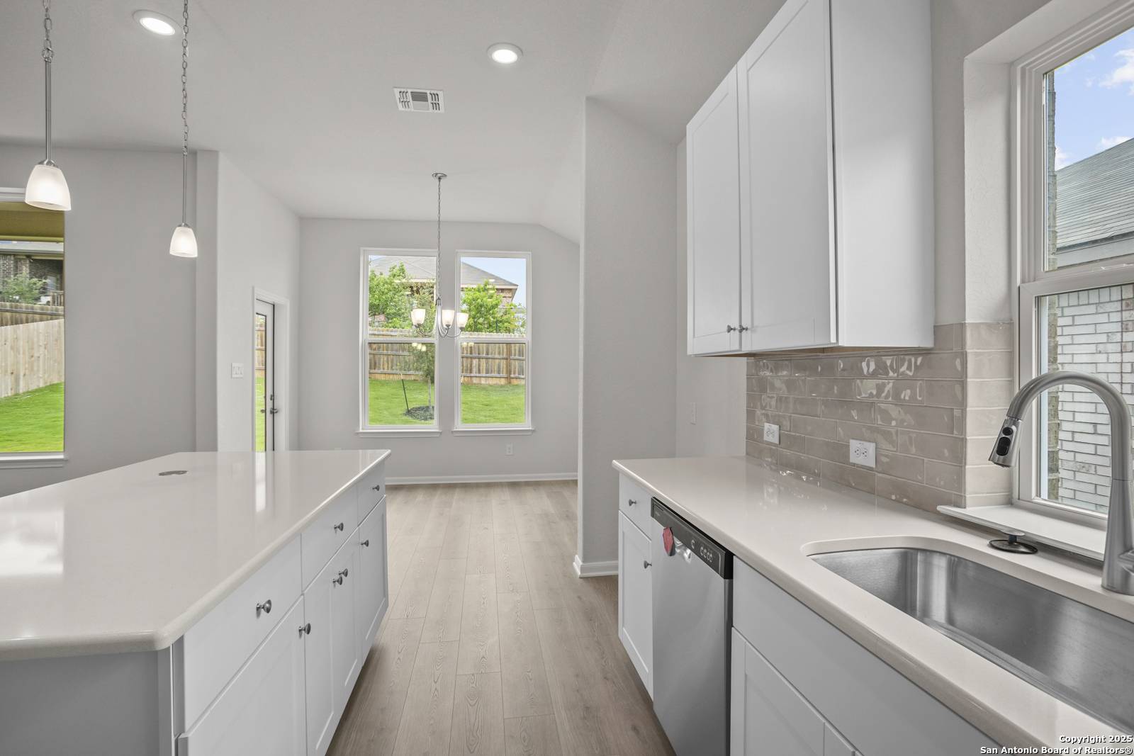 San Antonio, TX 78233,6807 Comanche Band