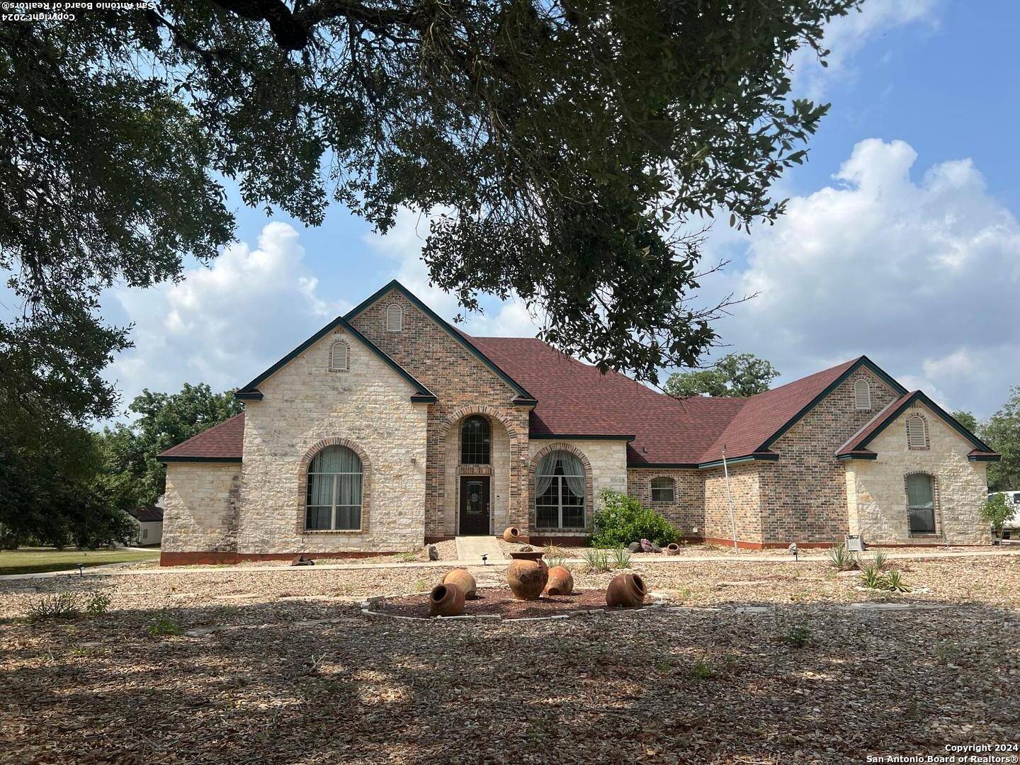 La Vernia, TX 78121,525 Rose Branch