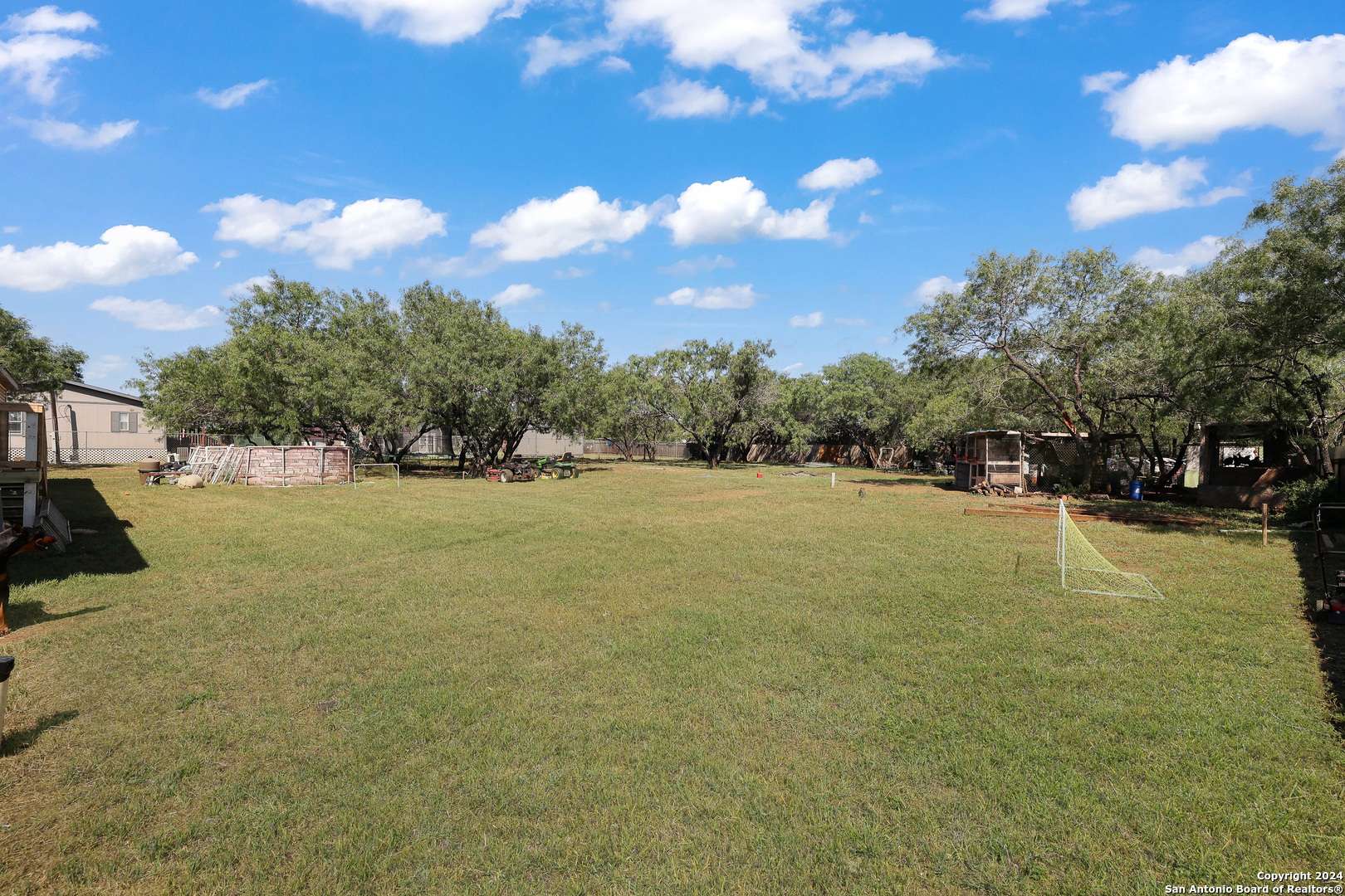 Lytle, TX 78052,414 Cr 6842 Lytle