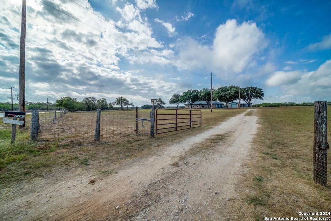 La Vernia, TX 78121,2961 county road 342