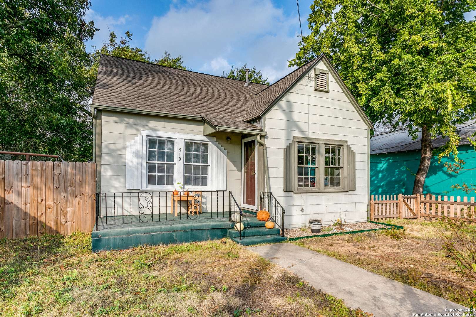 Seguin, TX 78155-4727,510 CAMP ST