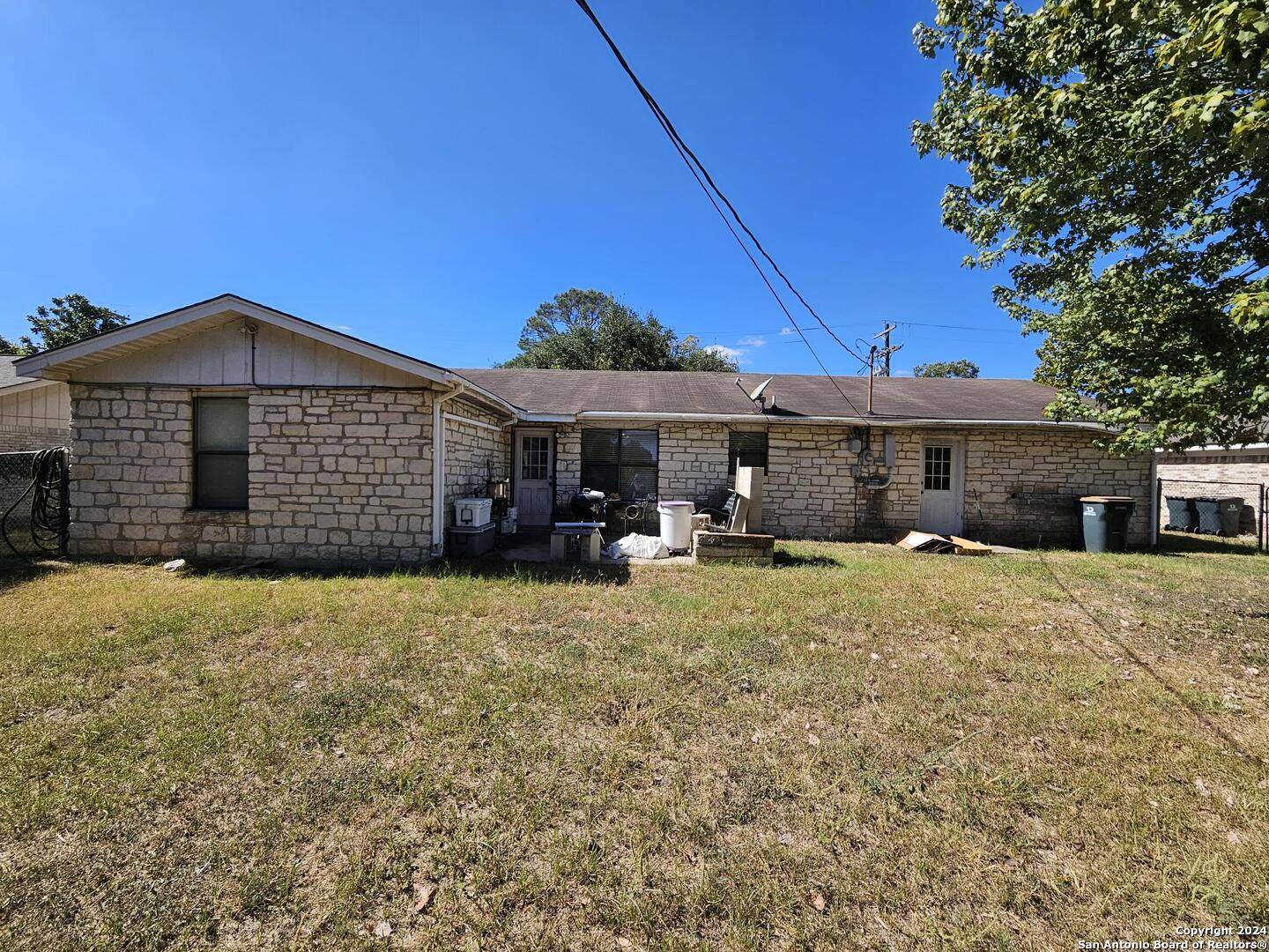 Luling, TX 78648,811 Oak Ave.