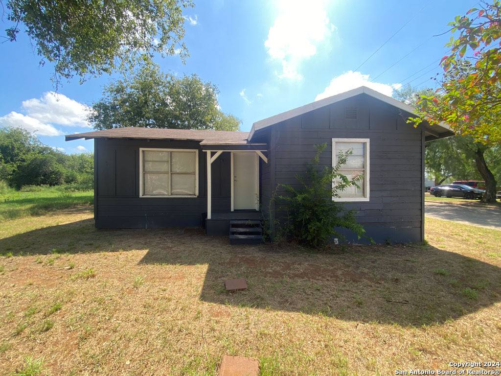 Pearsall, TX 78061,504 Peach St