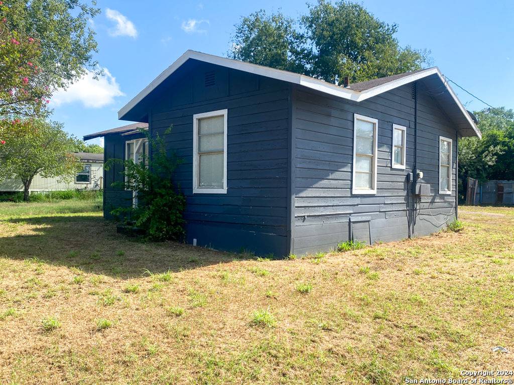 Pearsall, TX 78061,504 Peach St