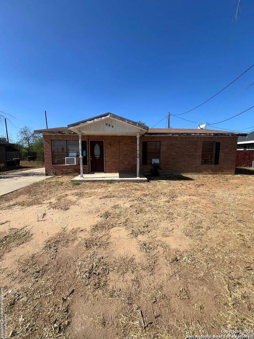 Carrizo Springs, TX 78834-3031,504 9TH ST