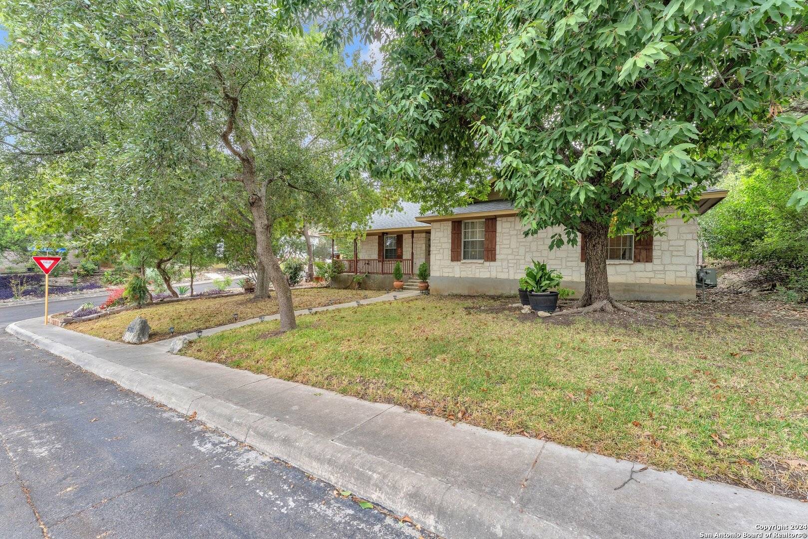 Helotes, TX 78023-3448,16803 FOX RDG