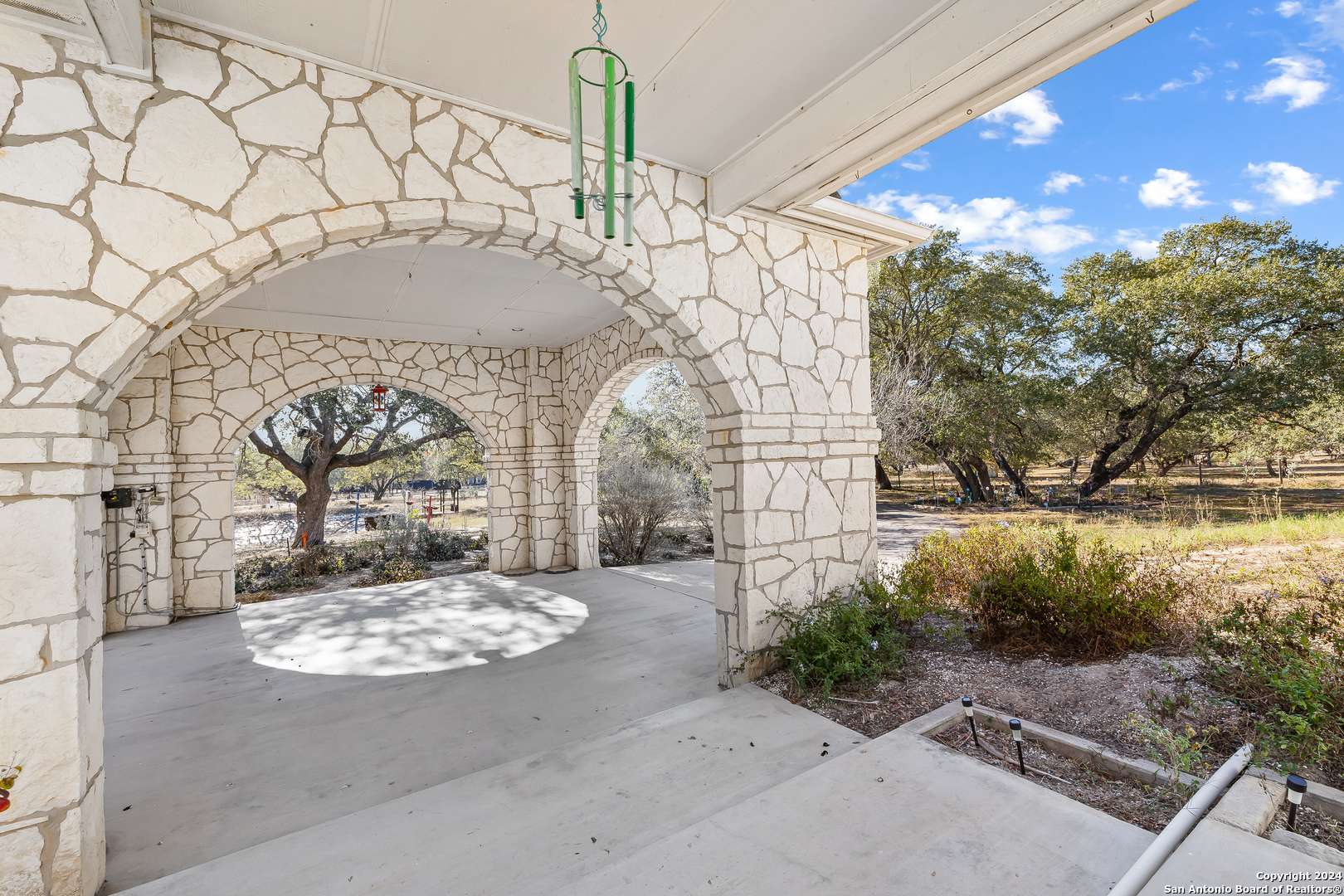 Natalia, TX 78059-2049,135 COUNTY ROAD 7727