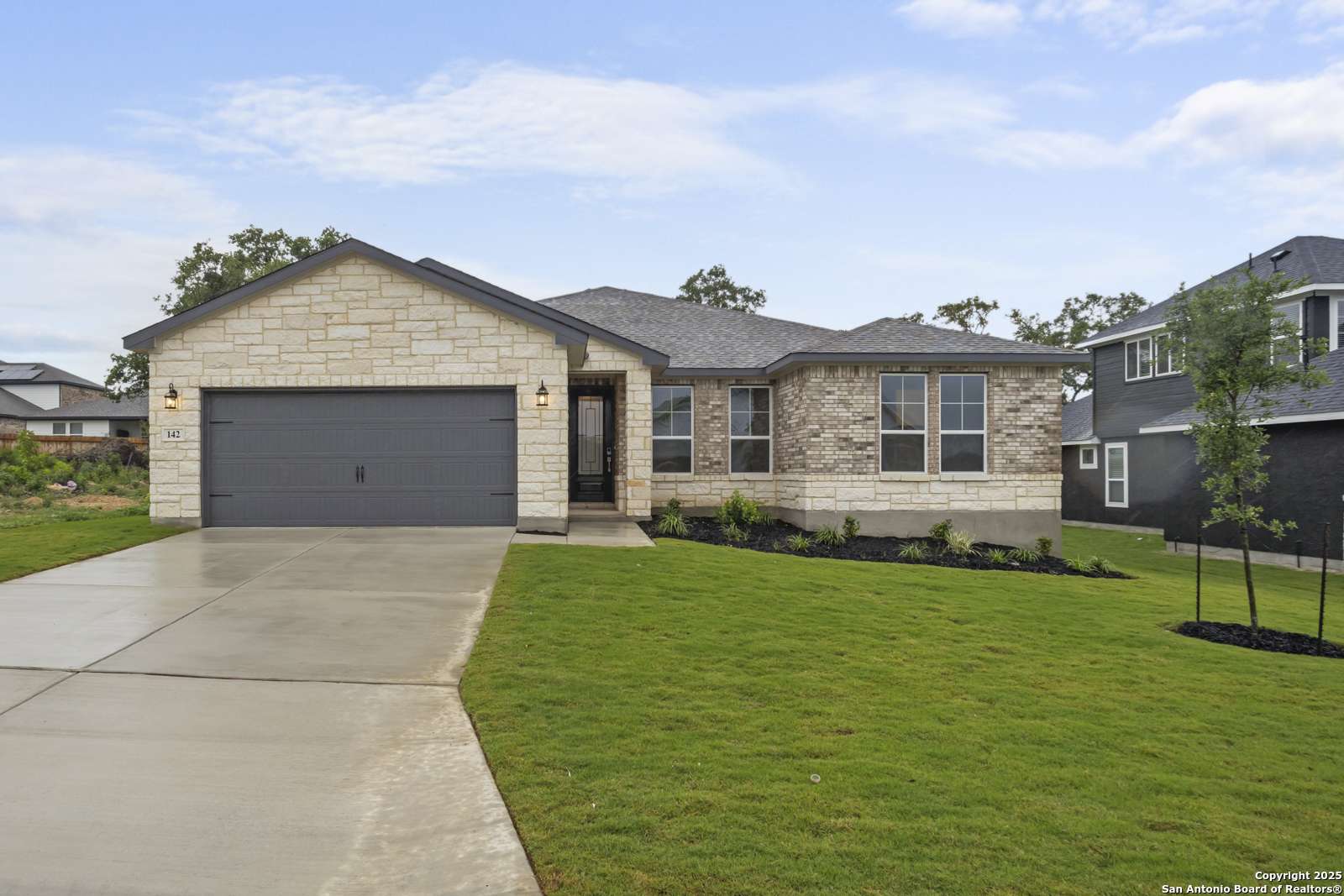Castroville, TX 78009,142 Highland Park