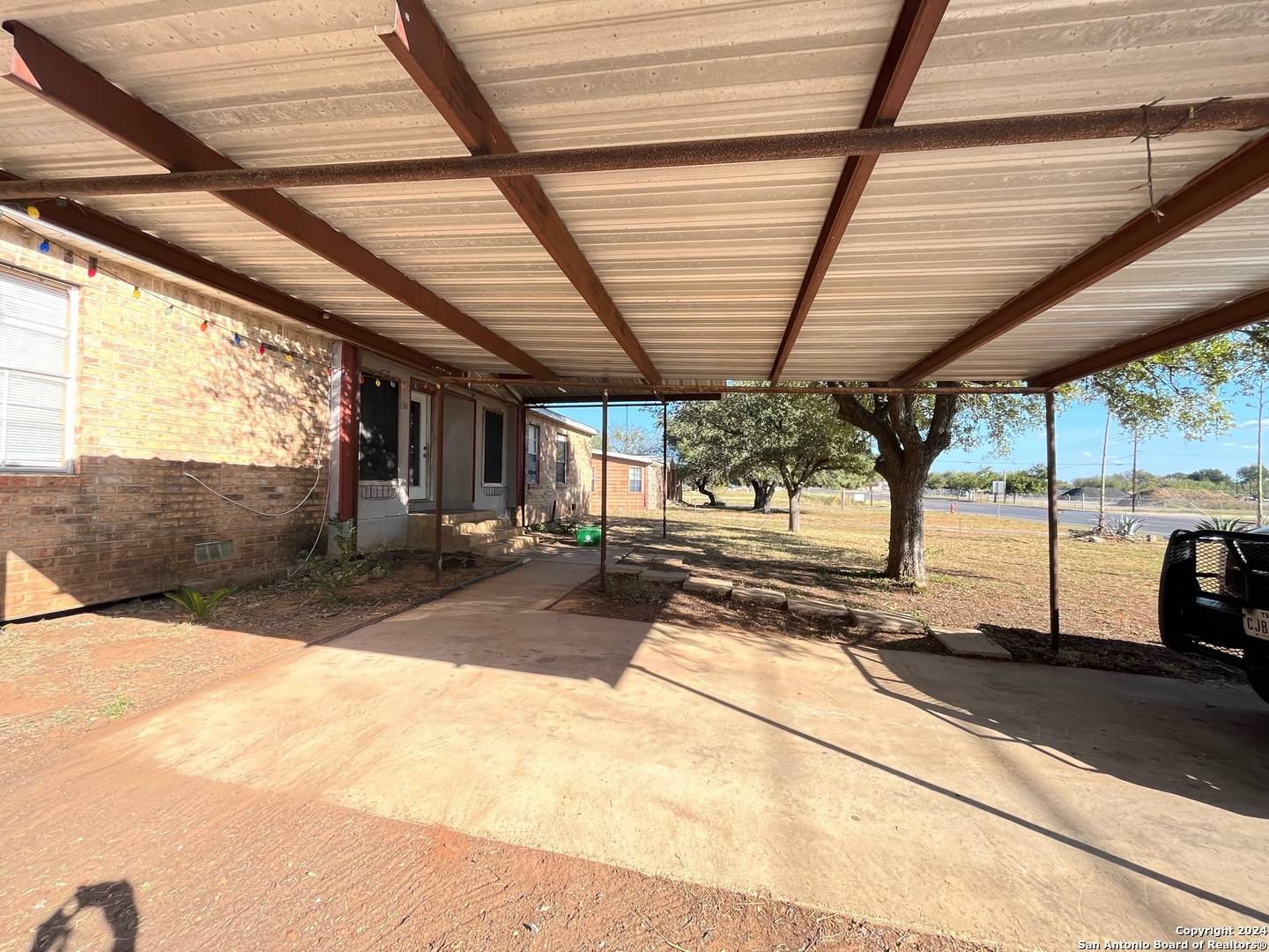 Pearsall, TX 78061,1311 Colorado St